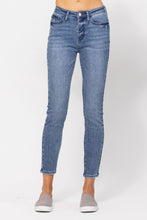 Load image into Gallery viewer, Judy Blue Jeans - High Waist Relaxed Fit
